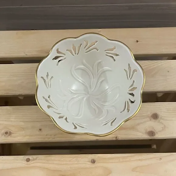 Vintage Lenox Ivory Westbury Bowl with Gold Rim - Picture 4 of 6